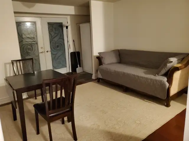 One bdrm apt in a house, ground level (not a basement) Etobicoke