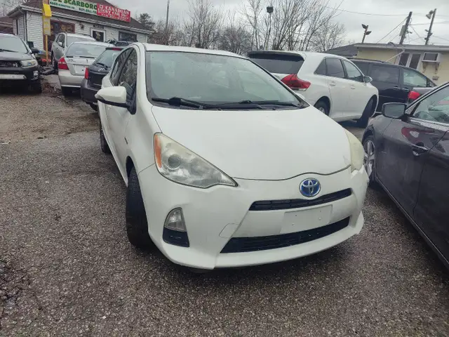 2012 TOYOTA Prius C LOW PRICE & LOW KM
