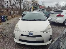 2012 TOYOTA Prius C LOW PRICE & LOW KM - Photo 2