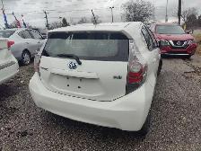 2012 TOYOTA Prius C LOW PRICE & LOW KM - Photo 3