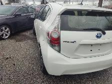 2012 TOYOTA Prius C LOW PRICE & LOW KM - Photo 4