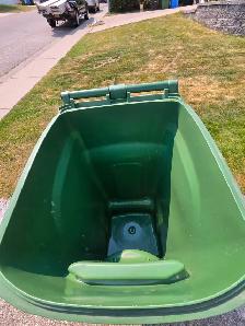 Garbage Bin Cleaning Service – THE HAMPTONS ONLY (Age 9) - Photo 3