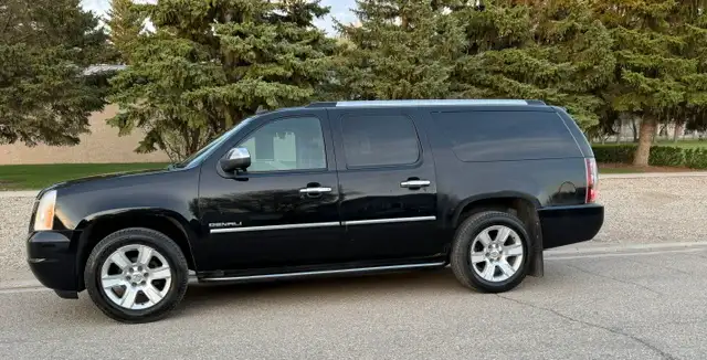 2012 GMC DENALI YUKON XL PKG – AWD JET BLACK / BLACK LEATHER
