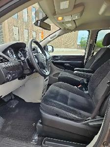 2019 Dodge Grand Caravan SXT Stow & Go 'DVD' 3.6L V6 - Photo 5