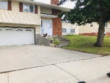 Fully Furnished 3-Bedroom Main Floor in Varsity | Double Garage - Photo 10