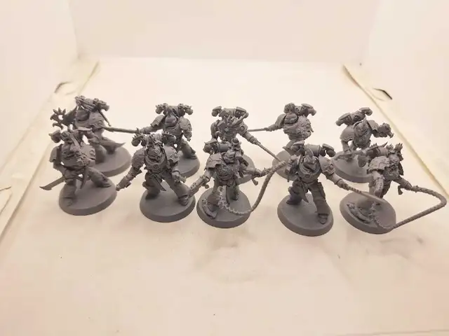 Warhammer 40k 10 Emperor's Children Tormentors Primed Gray