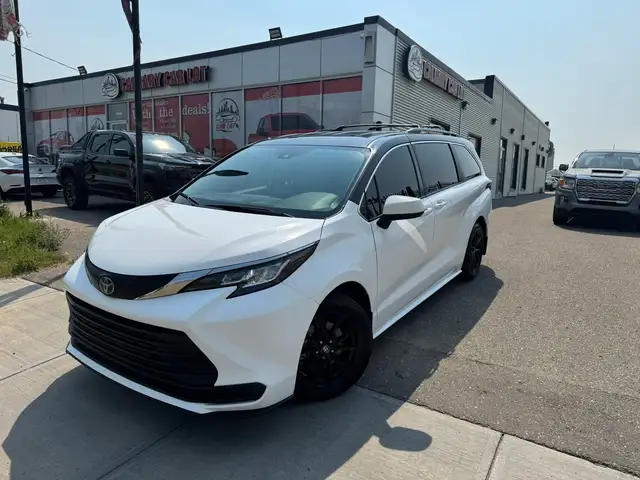 2022 Toyota Sienna LE