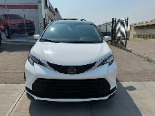 2022 Toyota Sienna LE - Photo 2