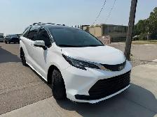 2022 Toyota Sienna LE - Photo 3