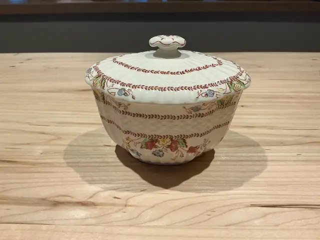 Spode china sugar bowl & lid