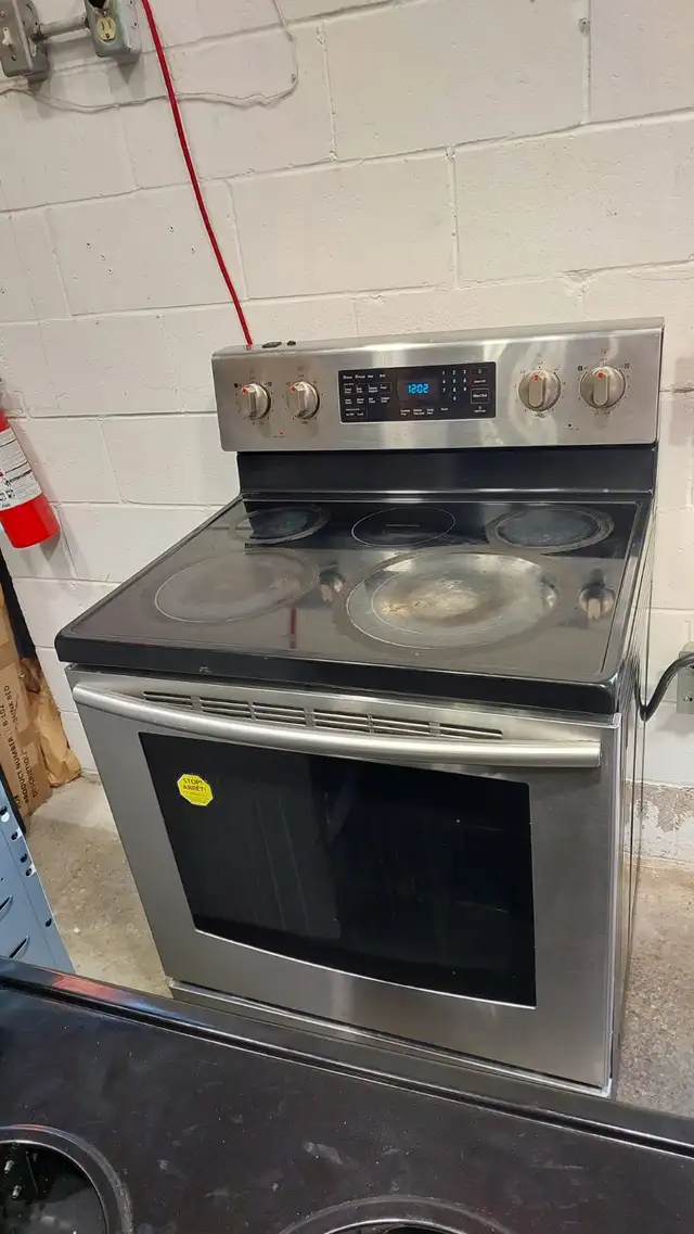 Stove - 30 Samsung 5.9 Cu. Ft. -Electric Range - Stainless Steel