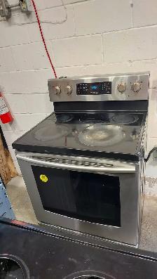 Stove - 30 Samsung 5.9 Cu. Ft. -Electric Range - Stainless Steel