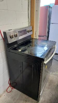 Stove - 30 Samsung 5.9 Cu. Ft. - Electric Range - SS - Photo 4