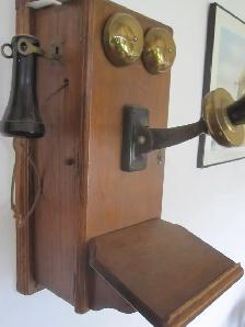 Vintage hand crank wall phone - Photo 2