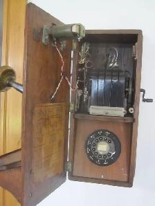 Vintage hand crank wall phone - Photo 4