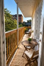 Bright Furnished Rooms | Metro Frontenac | August 1 | From $850