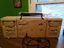 Stereo, old-skool boombox style - Photo 2