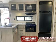 2025 EAST TO WEST DELLA TERRA 241BH Travel Trailer - Photo 11