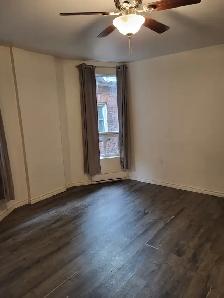 BACHELOR/STUDIO UNITS WITH PRIVATE ENTRANCE IN A HOUSE - Photo 2