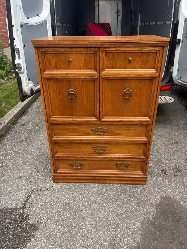 Free delivery used Oak Wood Dresser / Chest of Drawers