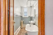 Downtown 3 bedroom in heritage building - Photo 8