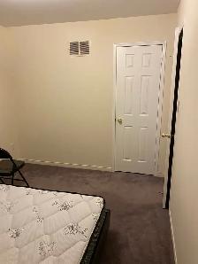 one room for rent with washroom - Photo 4