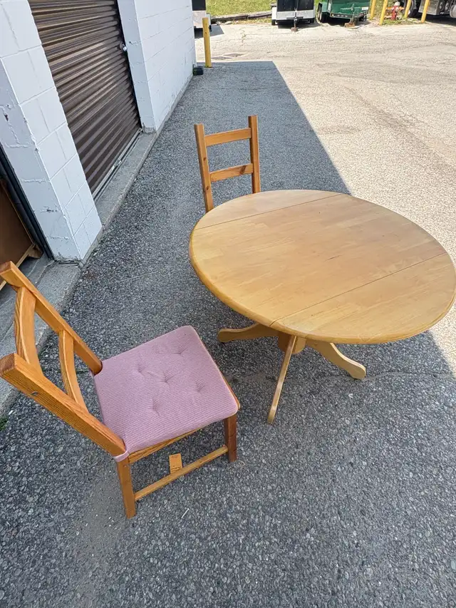 Free delivery used Drop-leaf Dining Table with 2 Chairs