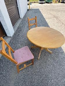 Free delivery used Drop-leaf Dining Table with 2 Chairs