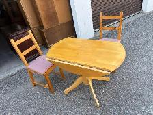 Free delivery used Drop-leaf Dining Table with 2 Chairs - Photo 4
