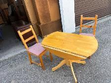 Free delivery used Drop-leaf Dining Table with 2 Chairs - Photo 5