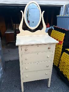 Free delivery antique Vintage Vanity Dresser with Oval Mirror