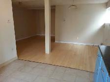 Large 4 1/2 renovated, hot water included Beautiful West Island - Photo 2