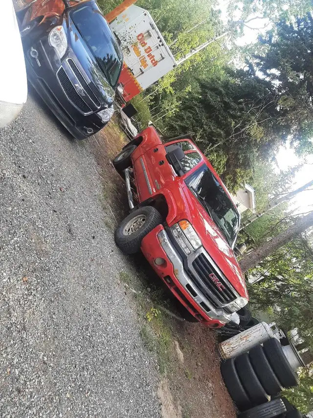 2004 GMC 2500HD DURAMAX CREW CAB SHORT BOX 4X4 OBO/TRADE