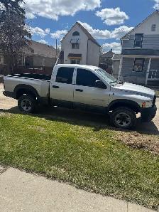 2004 Dodge Ram 1500 SLT QuadCab 4x4 truck