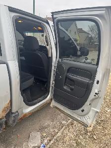 2004 Dodge Ram 1500 SLT QuadCab 4x4 truck - Photo 9