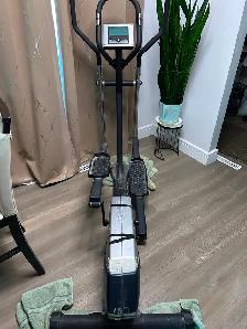 Elliptical Trainer - Photo 2