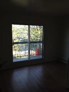 4 1/2 Longueuil métro, arrière-cour et entrée laveuse-sécheuse - Photo 7