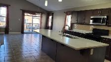 Beautiful house for rent in NW Edmonton, 3 bed, 2 bath, garage - Photo 2