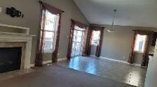 Beautiful house for rent in NW Edmonton, 3 bed, 2 bath, garage - Photo 4