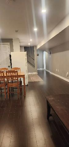 ONE BEDROOM BASEMENT APPARTMENT - Photo 2