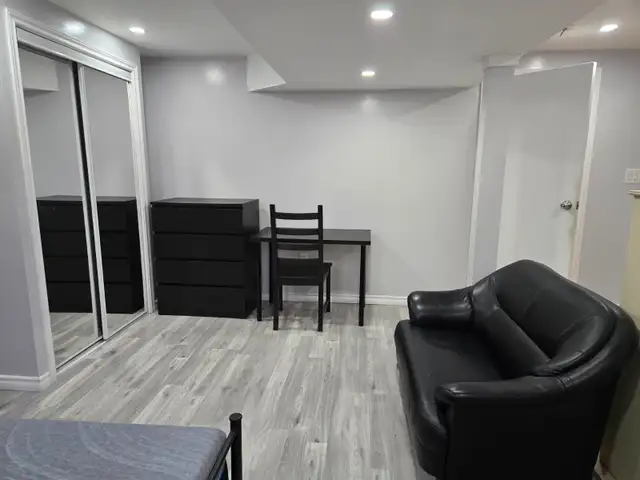 Beautiful, Pvt,AC Studio Basement for Rent in Markham-Males Only