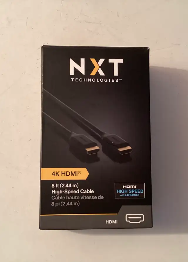 CABLE TV. NEUF.  4 K. — HDMI. 8 PIEDS