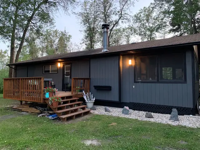 Amazing Cottage! 10 Mins N of Gimli -Aug and Sept available!