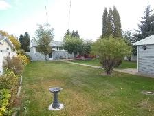 Bright & Beautiful 4  Bedroom 2 Bath Bungalow AMAZING Location! - Photo 2