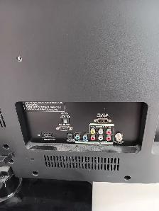 LG 32' Flatscreen Television - Photo 2