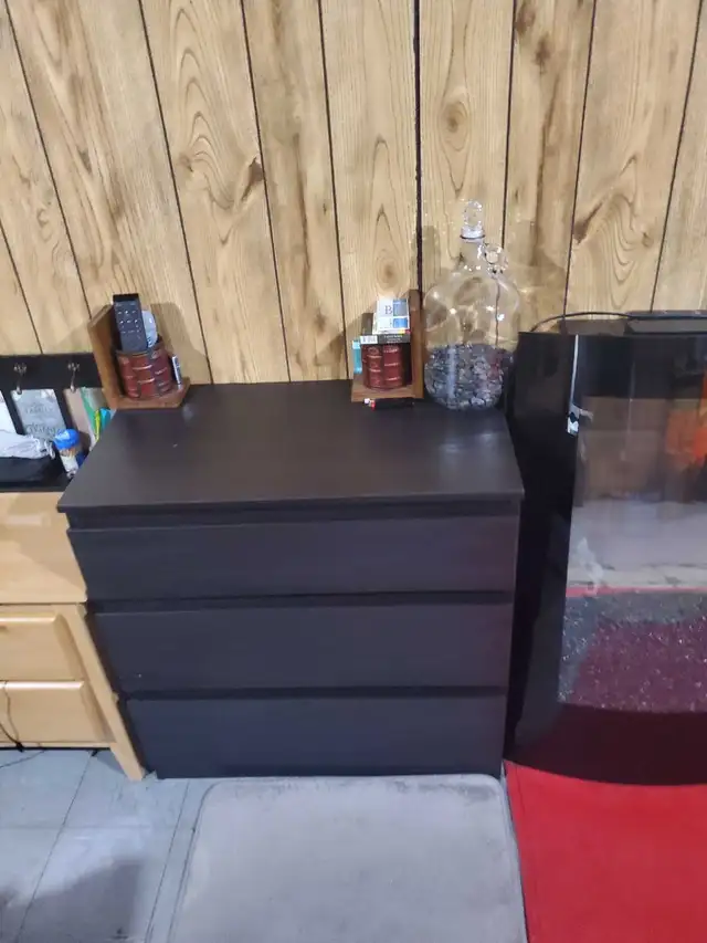 1 Dresser