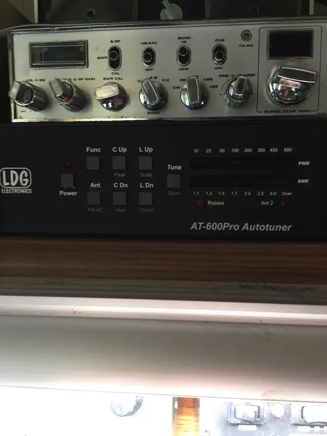 Automatic antenna tuner
