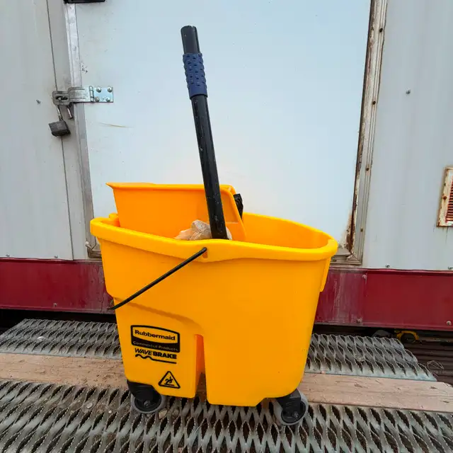 MOP BUCKET
