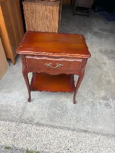 Free delivery used Vintage Wooden End Table with Drawer - Photo 2