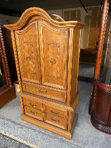 Free delivery used Victorian-style Armoire with Drawers - Photo 3